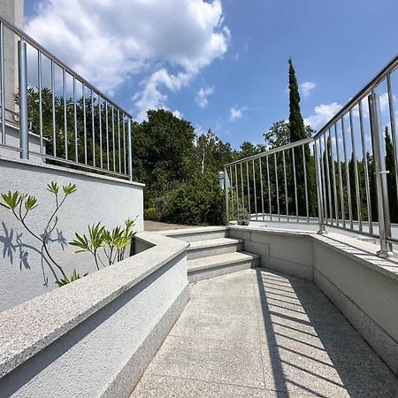 The View Apartment With Pool - Crikvenica Kültér fotó