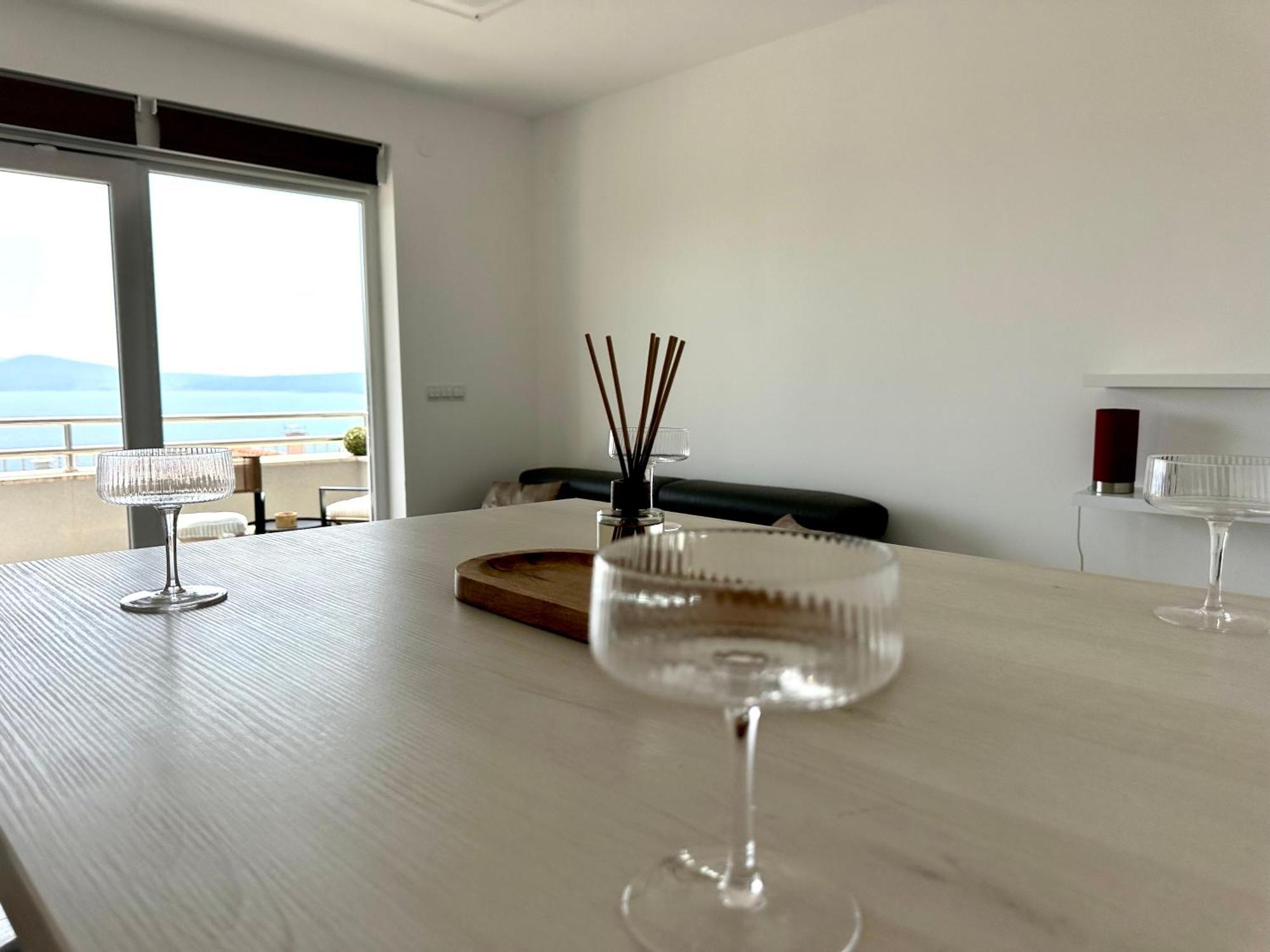 The View Apartment With Pool - Crikvenica Kültér fotó